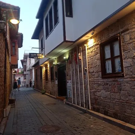 Grand Erken Ξενοδοχείο 3*